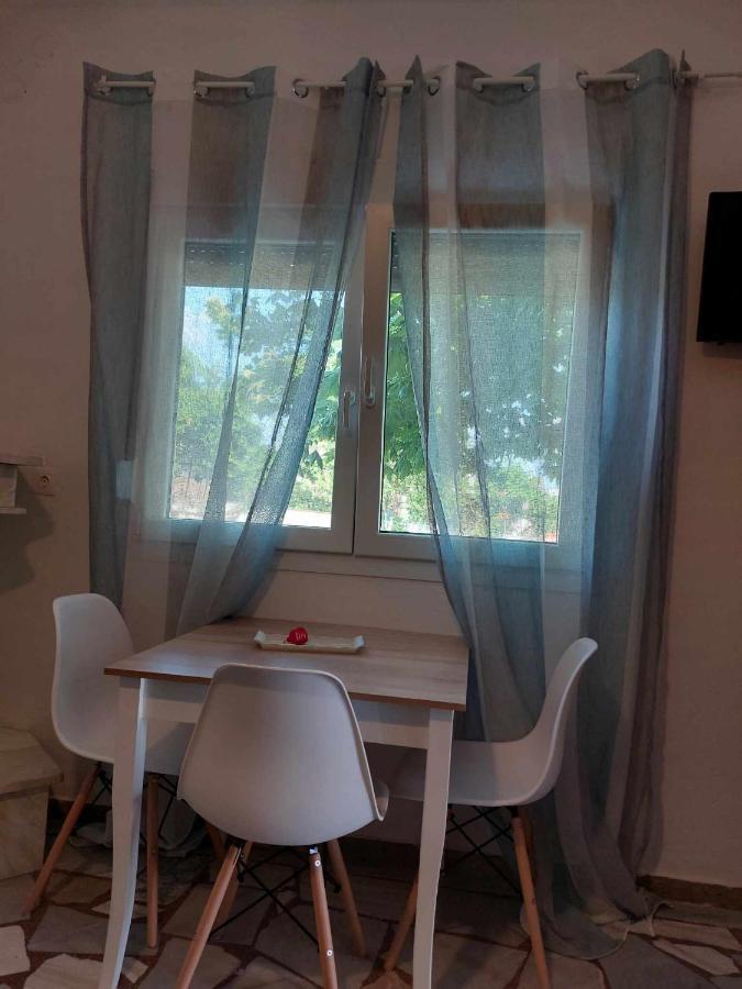 Studio Με Όλες Τις Ανέσεις Vétrina Exteriér fotografie